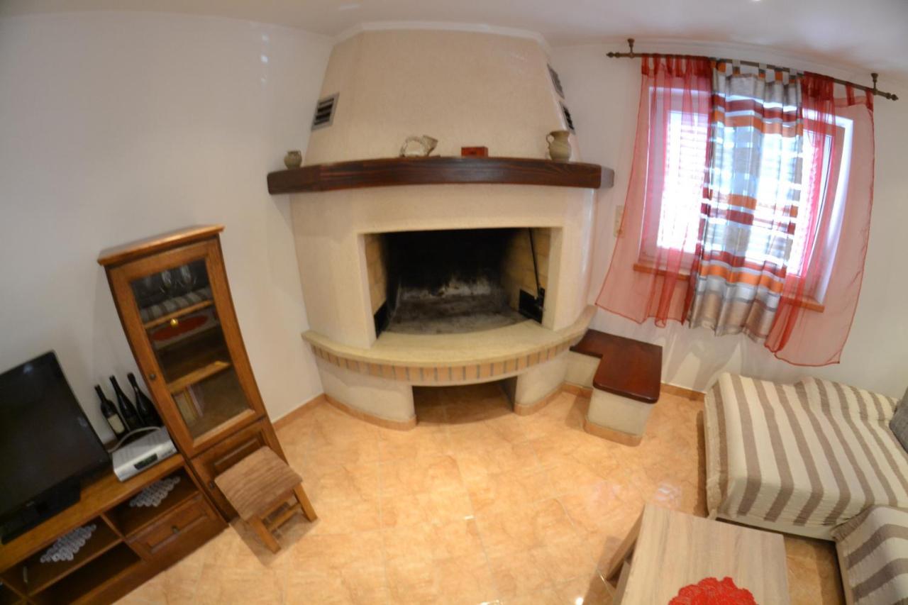 Ribaricevi Dvori Appartement Banjol Buitenkant foto