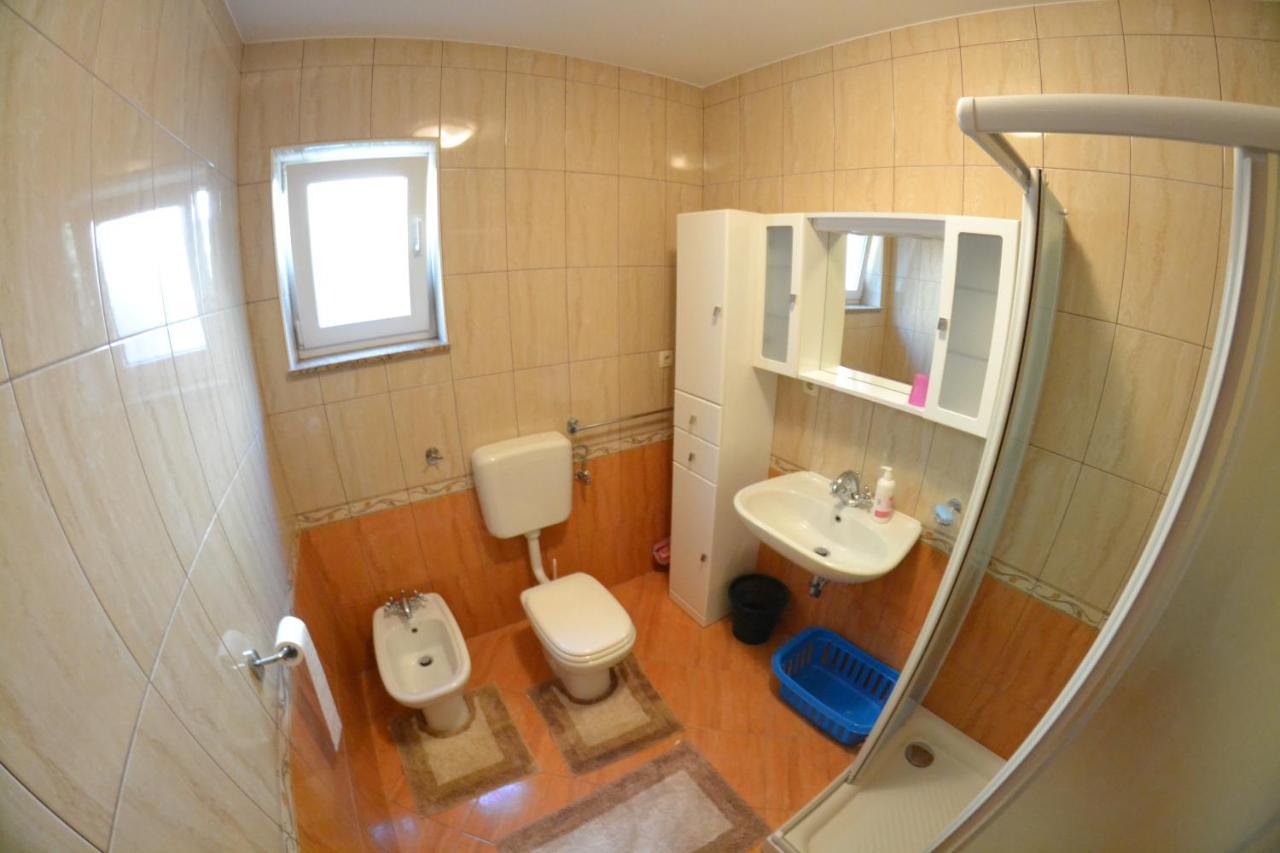 Ribaricevi Dvori Appartement Banjol Buitenkant foto