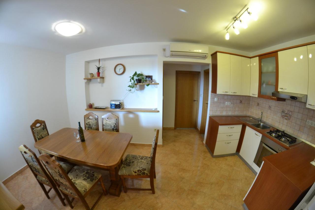 Ribaricevi Dvori Appartement Banjol Buitenkant foto