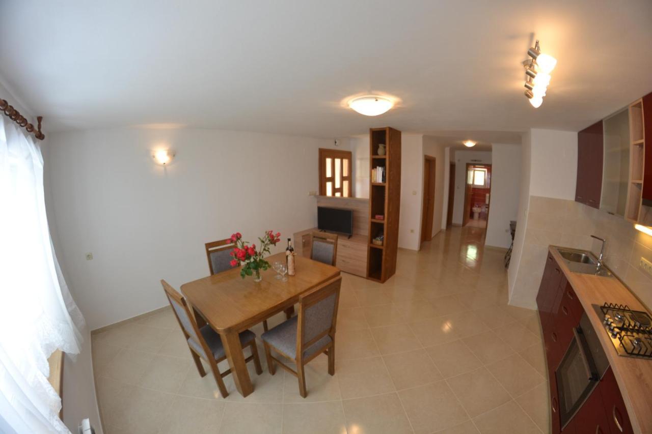 Ribaricevi Dvori Appartement Banjol Buitenkant foto